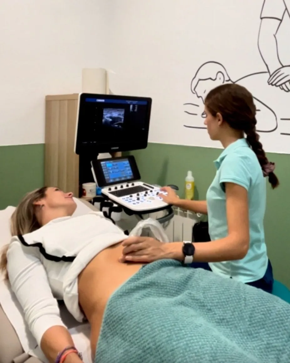 Paciente recuperado tras tratamiento de fisioterapia en FisioAdvance 360